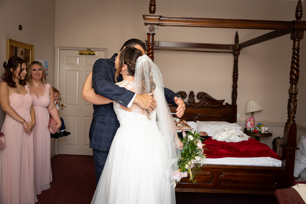 Mr & Mrs Wallis Mr & Mrs Wallis