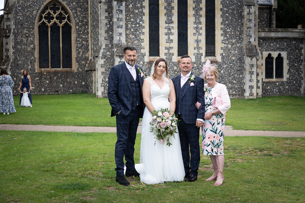 Mr & Mrs Wallis Mr & Mrs Wallis